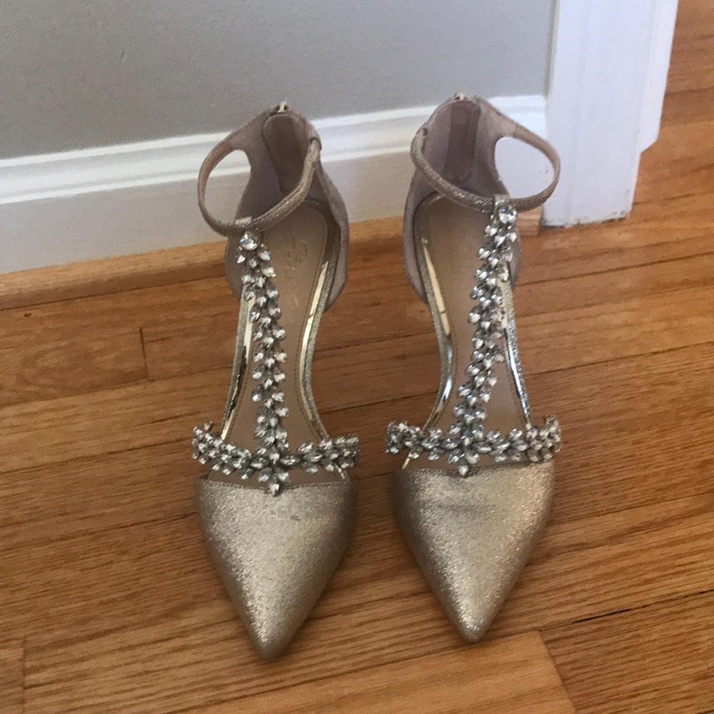 Bad glee Mischka heels in pale gold size 7